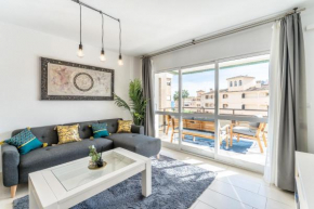 Sea view 2 bedroom apartment 2 min away from the beach